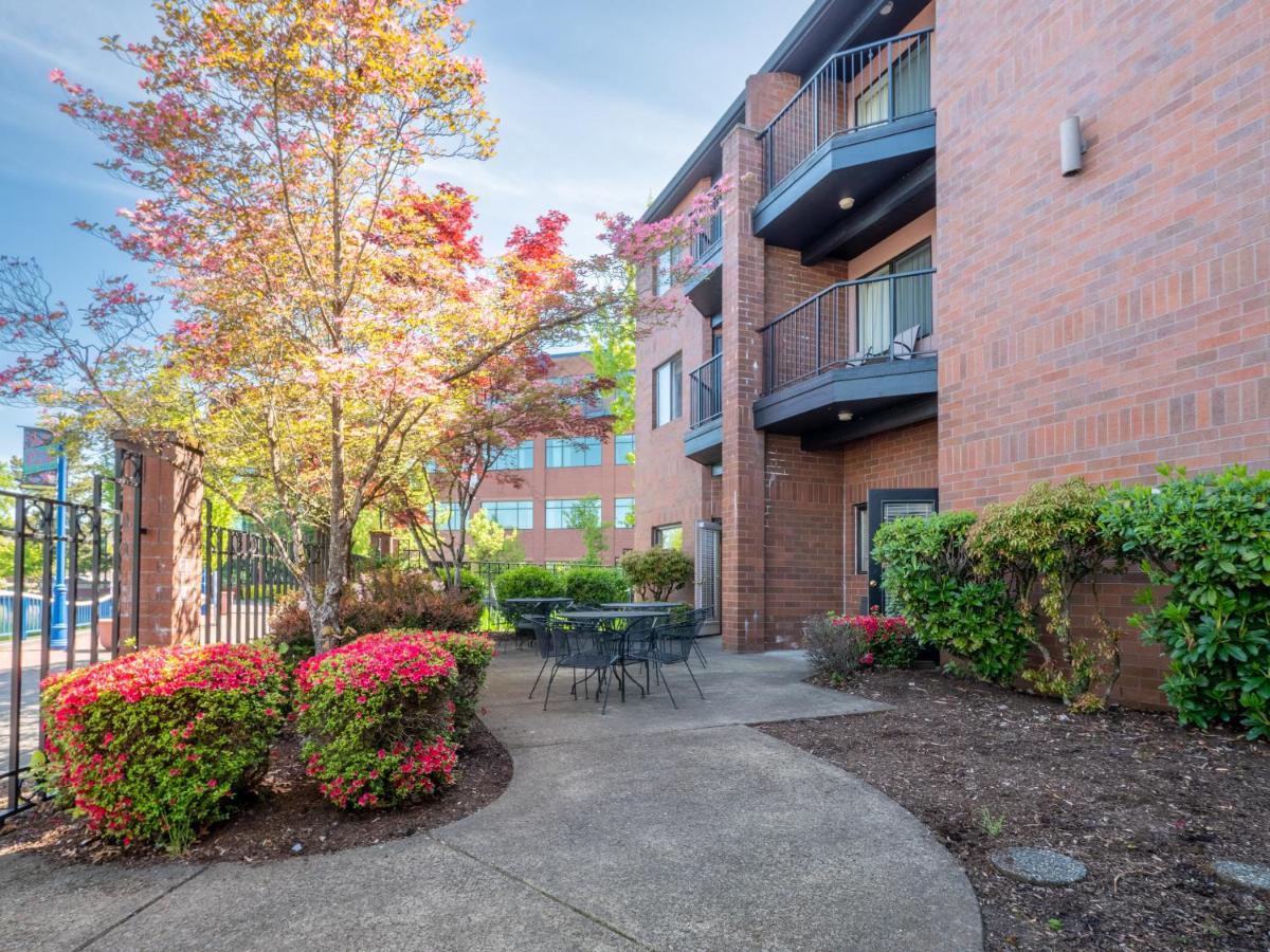 Century Hotel Tualatin Exterior photo