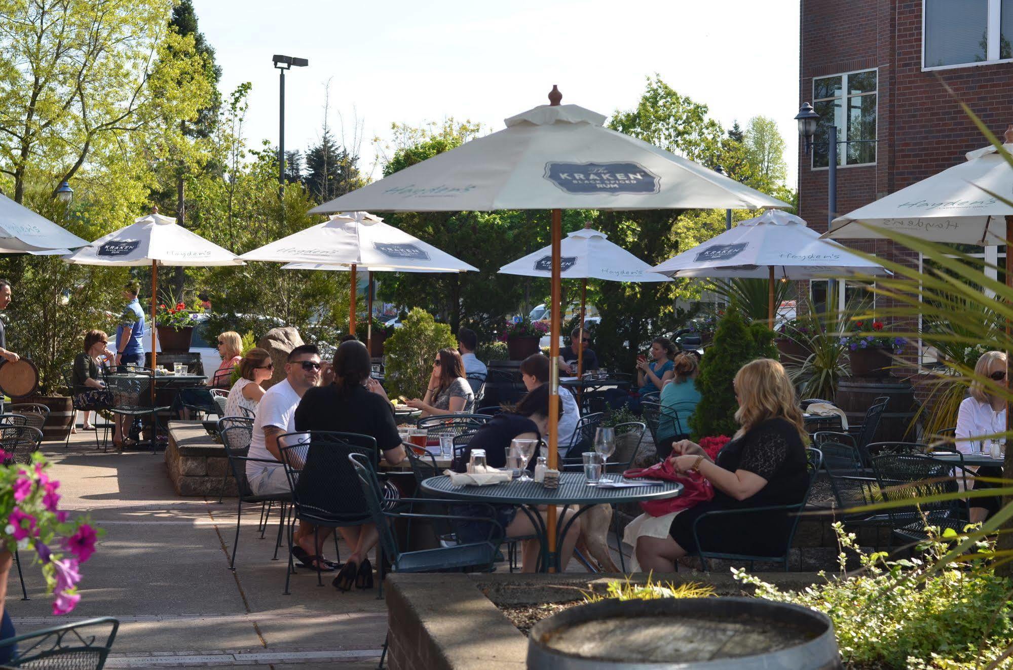 Century Hotel Tualatin Exterior photo